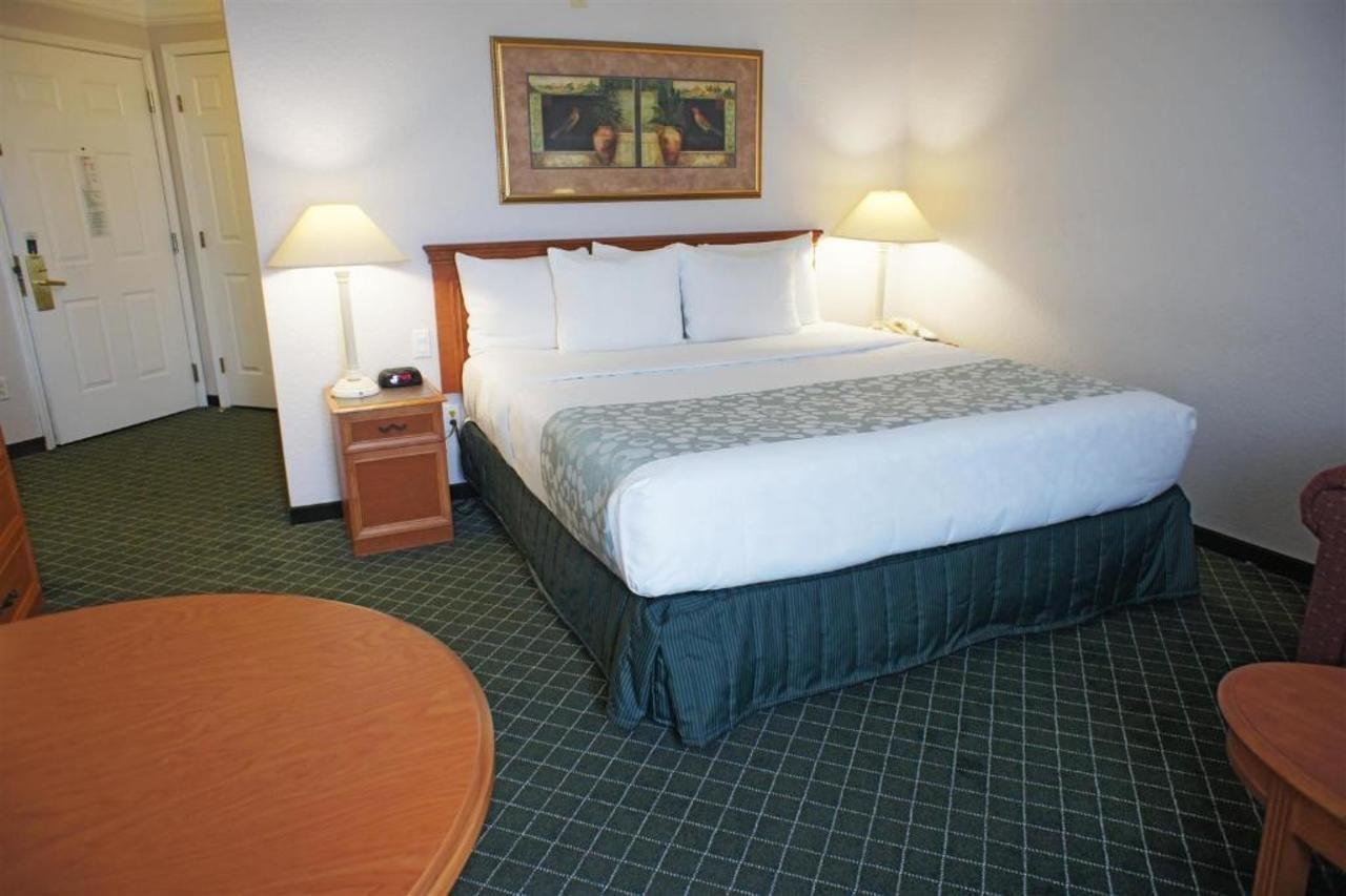 La Quinta By Wyndham Miami Airport West Hotel Sweetwater Exterior photo