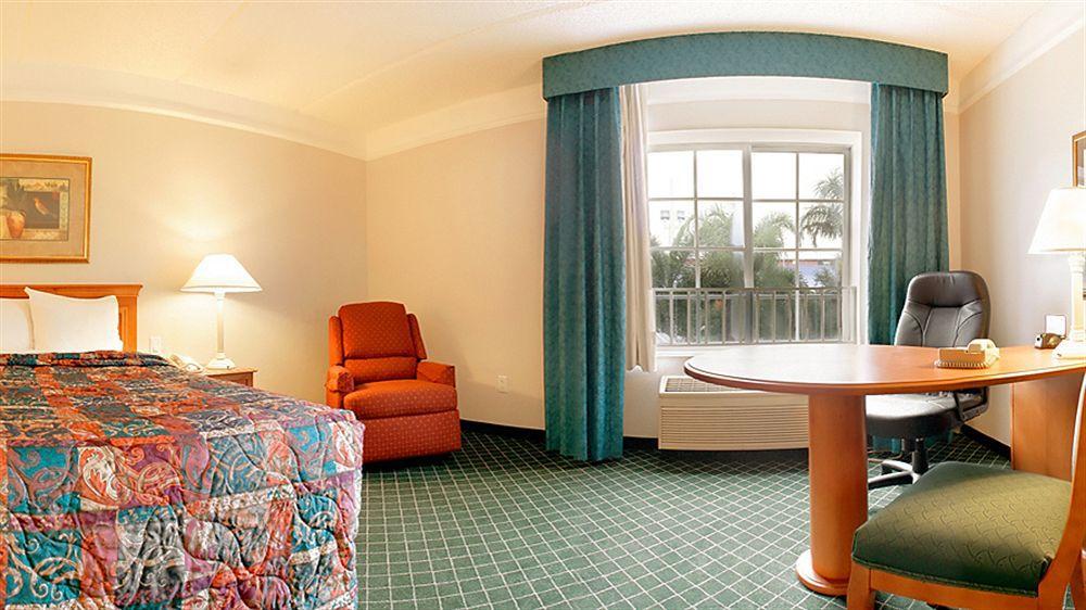 La Quinta By Wyndham Miami Airport West Hotel Sweetwater Exterior photo