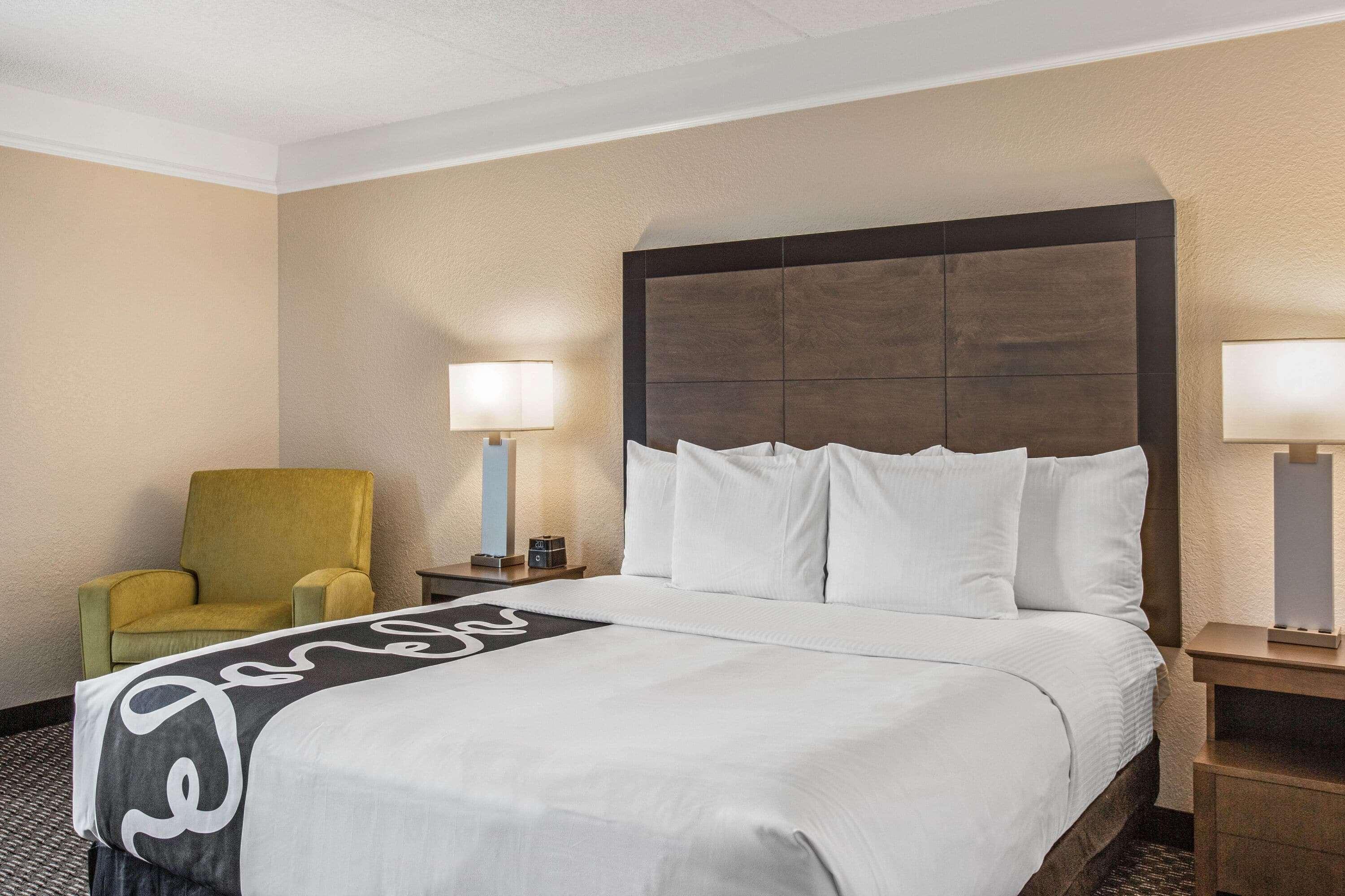 La Quinta By Wyndham Miami Airport West Hotel Sweetwater Exterior photo