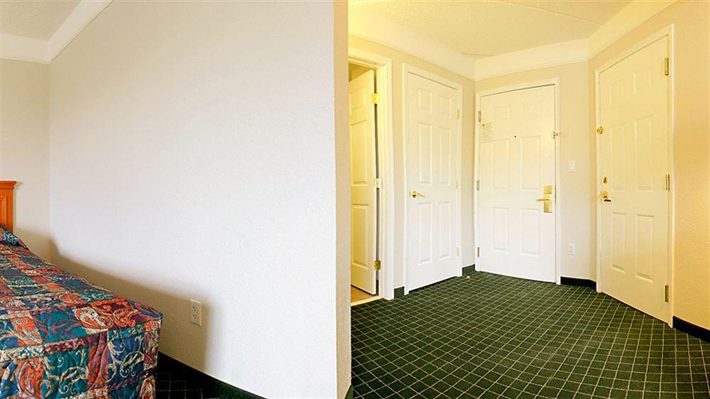 La Quinta By Wyndham Miami Airport West Hotel Sweetwater Exterior photo