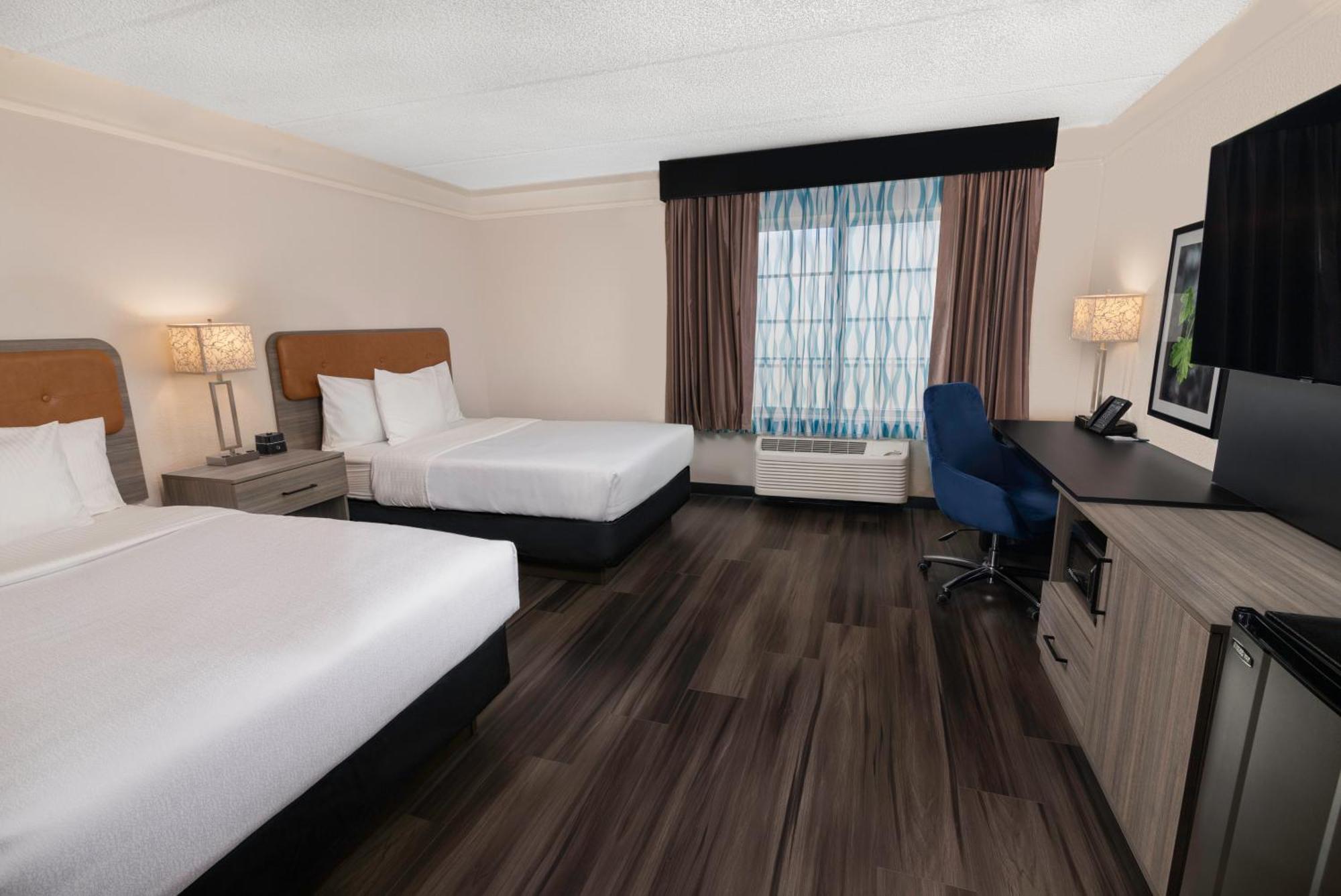 La Quinta By Wyndham Miami Airport West Hotel Sweetwater Exterior photo